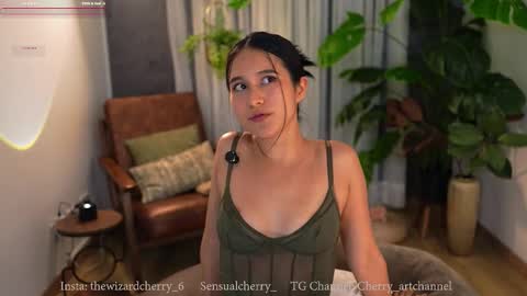 Maria- OF sensual bee online show from March 9, 12:47 am