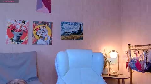 sensuallucy233 online show from November 24, 7:08 am