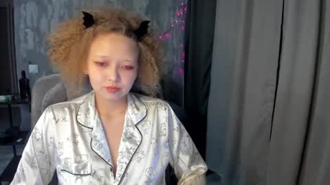 senya_sol online show from June 27, 10:48 pm