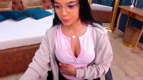 Snapshot of serena_mendez chatting on October 23, 9:52 am Serena online show from October 23, 9:52 am
