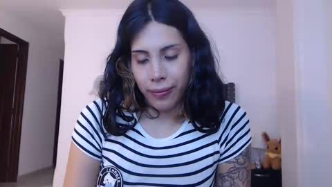 Snapshot of serenaroussee chatting on April 23, 9:17 pm sararoussee online show from April 23, 9:17 pm