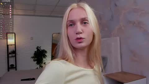 Snapshot of serenastile chatting on July 1, 10:17 am SerenaStile online show from July 1, 10:17 am