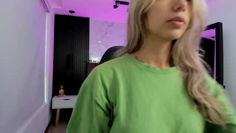 Snapshot of serene_waves chatting on January 16, 12:31 pm Serene online show from January 16, 12:31 pm