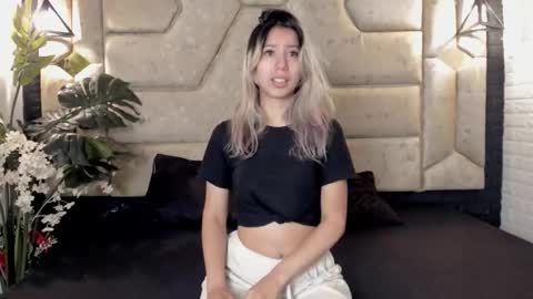 Snapshot of serene_waves chatting on February 27, 1:00 pm Serene online show from February 27, 1:00 pm