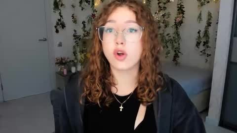 Ophelia online show from September 17, 10:28 am