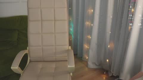 Hey Guys and Girls non-binary personalities  Im Sereta online show from December 19, 4:46 pm