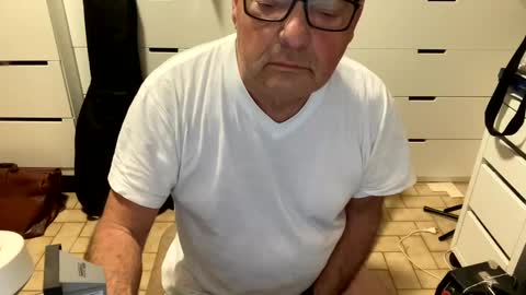 Snapshot of serge8413 chatting on December 2, 3:15 am serge8413 online show from December 2, 3:15 am