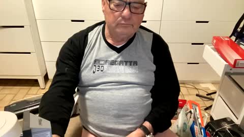 Snapshot of serge8413 chatting on December 26, 12:14 am serge8413 online show from December 26, 12:14 am