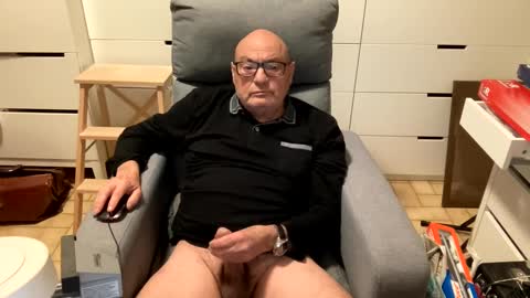 Snapshot of serge8413 chatting on December 28, 11:26 pm serge8413 online show from December 28, 11:26 pm