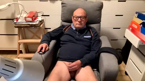 Snapshot of serge8413 chatting on January 5, 10:08 pm serge8413 online show from January 5, 10:08 pm