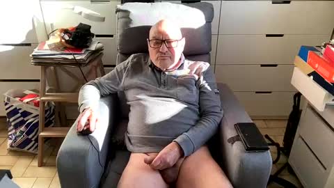 Snapshot of serge8413 chatting on January 7, 2:19 pm serge8413 online show from January 7, 2:19 pm