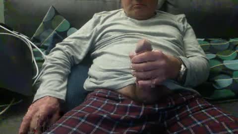 Snapshot of serge8413 chatting on February 25, 5:41 am serge8413 online show from February 25, 5:41 am