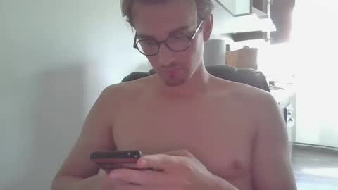 Snapshot of servandomier chatting on April 13, 9:20 pm mier online show from April 13, 9:20 pm