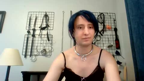 Snapshot of servilesarah chatting on June 9, 11:05 pm Servile Sarah online show from June 9, 11:05 pm