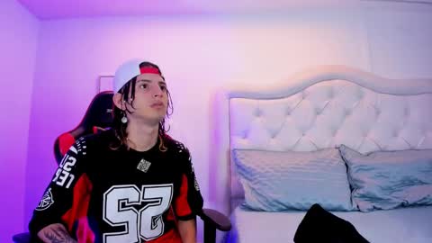 sett_and_gwen online show from December 19, 9:17 pm