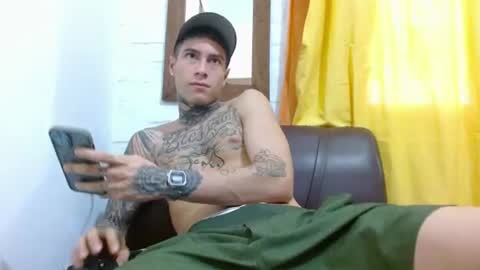 Snapshot of setthomas chatting on July 10, 10:23 pm Thomas online show from July 10, 10:23 pm