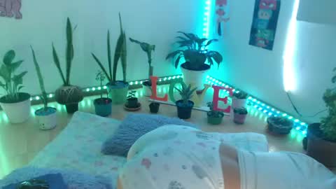 Snapshot of seuctive_woman57 chatting on June 4, 3:12 am samy online show from June 4, 3:12 am