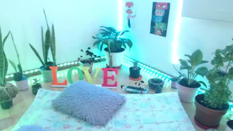 Snapshot of seuctive_woman57 chatting on June 13, 2:53 am samy online show from June 13, 2:53 am