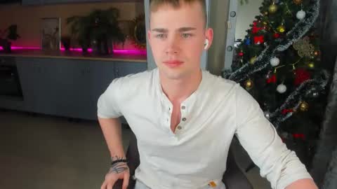 Snapshot of sevans14 chatting on January 9, 12:35 am SevanS14 online show from January 9, 12:35 am