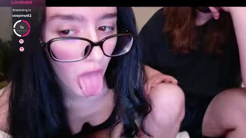 Snapshot of sex_fiendz chatting on June 9, 3:40 am Violet online show from June 9, 3:40 am