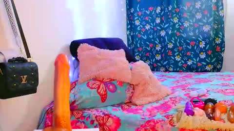 Snapshot of sex_forever77 chatting on March 6, 5:04 am Karol y antony online show from March 6, 5:04 am