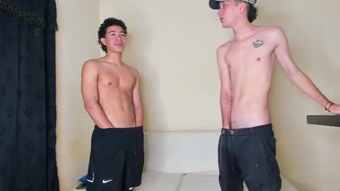 Snapshot of sexiest_girlscb chatting on October 1, 5:57 am Izzy19Yearsgirl with glasseDereck18yearsboy with glasse Alice 19years-Dany 19 years online show from October 1, 5:57 am