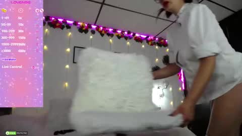 Lili online show from March 25, 6:36 pm