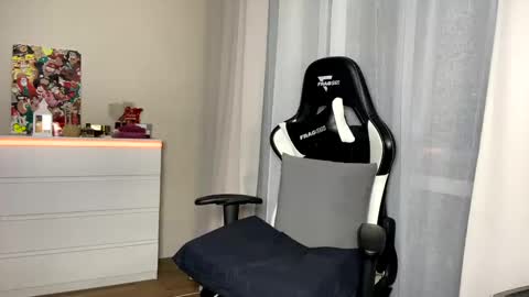 My name is Mia whats yours online show from February 11, 10:39 pm