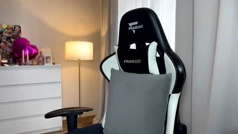 My name is Mia whats yours online show from September 22, 10:06 am