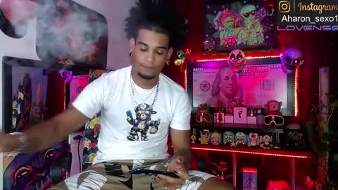 Aharon  ravelo online show from December 2, 4:40 am