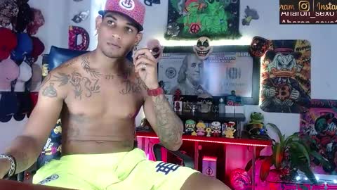 Aharon  ravelo online show from February 26, 4:22 am