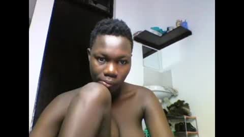 Snapshot of sexqueen02 chatting on December 31, 12:32 am sexqueen02 online show from December 31, 12:32 am