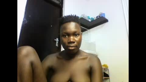 Snapshot of sexqueen02 chatting on January 27, 12:37 pm sexqueen02 online show from January 27, 12:37 pm