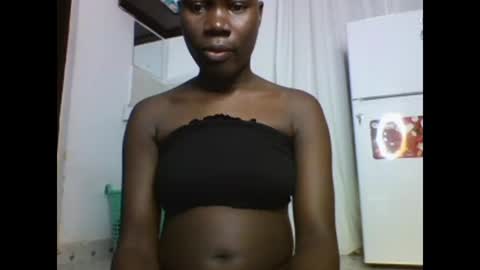 Snapshot of sexqueen02 chatting on February 6, 11:43 am sexqueen02 online show from February 6, 11:43 am