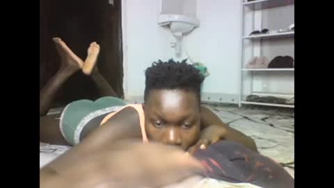 Snapshot of sexqueen02 chatting on February 27, 3:04 am sexqueen02 online show from February 27, 3:04 am