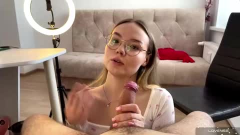 Snapshot of sexstar_l1fstyl3 chatting on February 21, 7:23 am Diana online show from February 21, 7:23 am