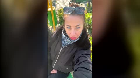 Snapshot of sextilyon chatting on December 19, 10:11 am sextilyon online show from December 19, 10:11 am