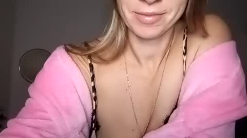 Snapshot of sexualangel chatting on September 27, 5:56 am Verona online show from September 27, 5:56 am