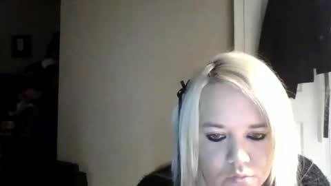 Snapshot of sexxiibossbabe chatting on February 6, 9:12 am sexxiibossbabe online show from February 6, 9:12 am