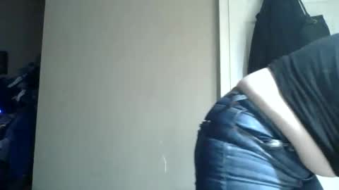 Snapshot of sexxiibossbabe chatting on February 16, 5:36 am sexxiibossbabe online show from February 16, 5:36 am