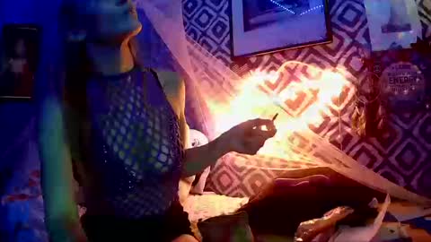 Snapshot of sexxileeah42o chatting on October 16, 7:59 pm Leeah CloudZzz online show from October 16, 7:59 pm