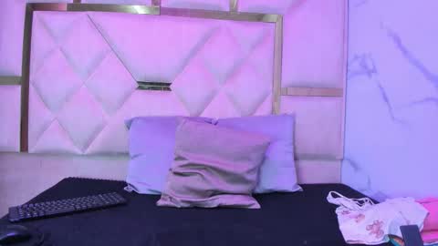 Snapshot of sexxtaty chatting on May 25, 12:55 pm Sexxtaty online show from May 25, 12:55 pm