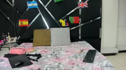 Snapshot of sexxtaty chatting on June 20, 3:15 pm Sexxtaty online show from June 20, 3:15 pm