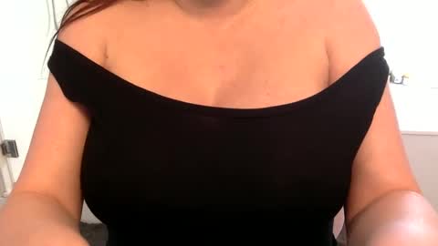 Snapshot of sexxxycougarmama chatting on January 29, 8:56 pm Sexy Mama online show from January 29, 8:56 pm