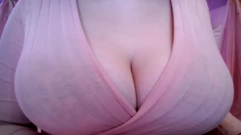 Snapshot of sexxxyprincess chatting on February 2, 2:32 am Princess online show from February 2, 2:32 am