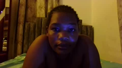 Snapshot of sexxy_beiby chatting on February 14, 2:19 am sexxy_beiby online show from February 14, 2:19 am