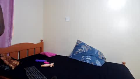 Snapshot of sexxy_butty chatting on June 17, 9:34 am Gigie online show from June 17, 9:34 am