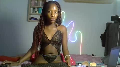 Snapshot of sexxy_flave chatting on February 19, 8:43 am Sexxy Flave online show from February 19, 8:43 am