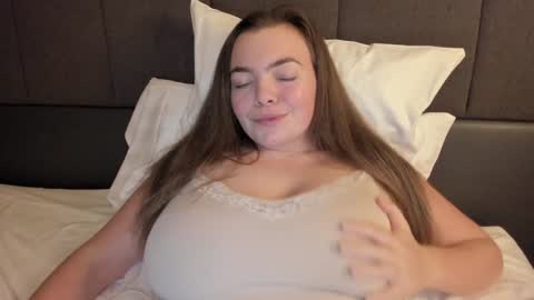 Snapshot of sexy__lizzy__ chatting on December 6, 1:51 am Hello dear. I will be glad to meet you. see you soon. online show from December 6, 1:51 am