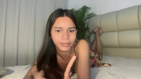 Snapshot of sexy_alexa17 chatting on August 6, 12:45 am sexy_alexa17 online show from August 6, 12:45 am